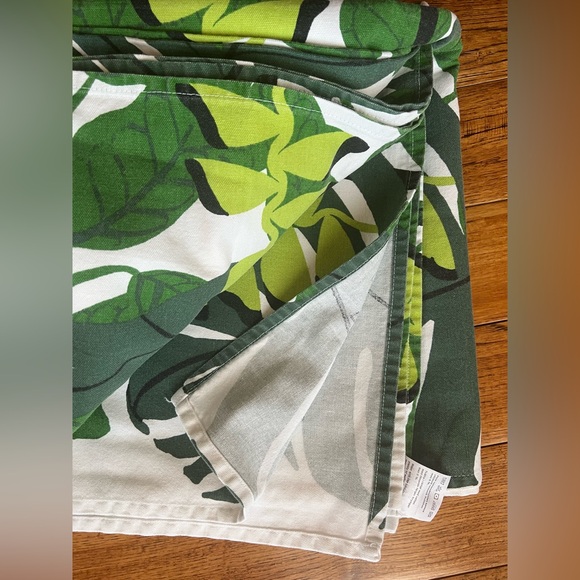 Finlayson Tablecloth with Tropical Leaf Design Green White - Picture 9 of 9